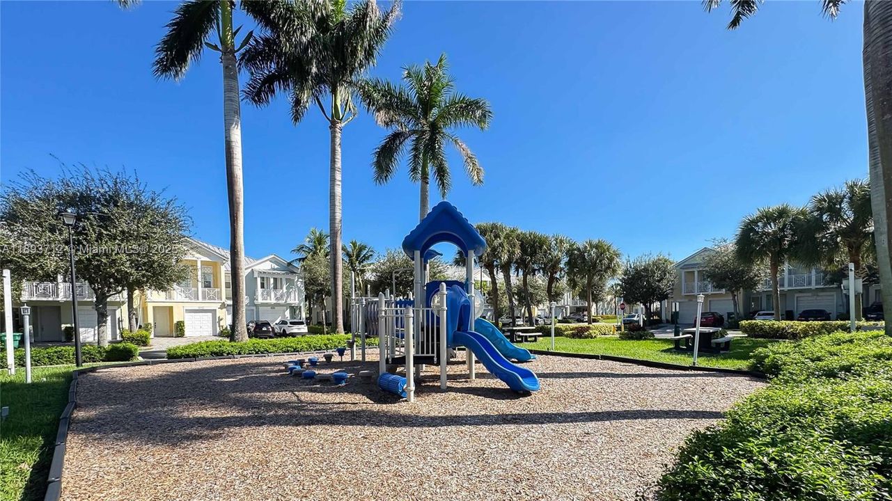 待售: $820,000 (3 贝兹, 3 浴室, 2062 平方英尺)