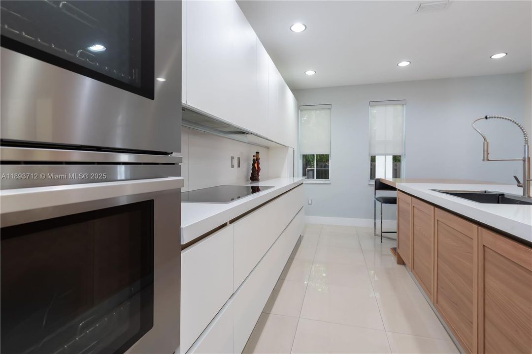 待售: $820,000 (3 贝兹, 3 浴室, 2062 平方英尺)