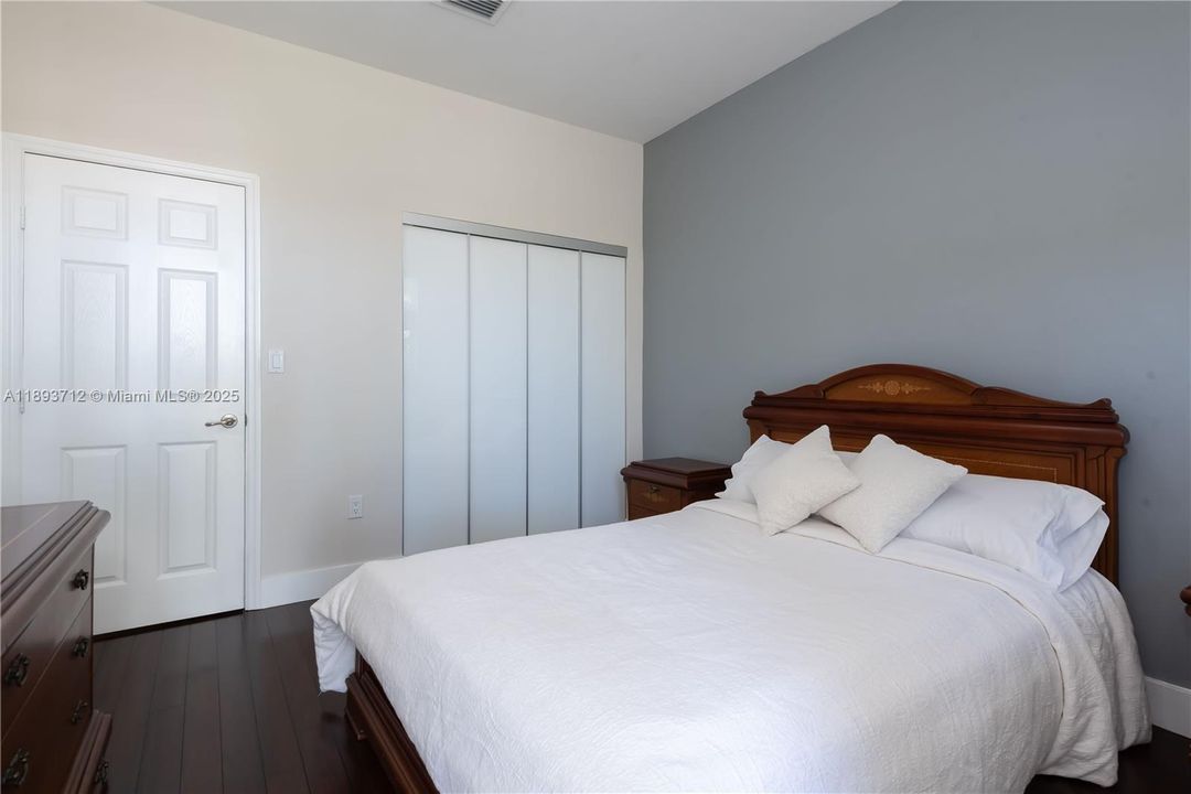 待售: $820,000 (3 贝兹, 3 浴室, 2062 平方英尺)