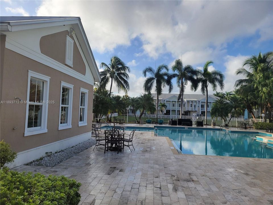 待售: $820,000 (3 贝兹, 3 浴室, 2062 平方英尺)