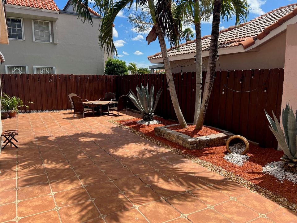 Недавно продано: $619,000 (3 спален, 2 ванн, 1491 Квадратных фут)