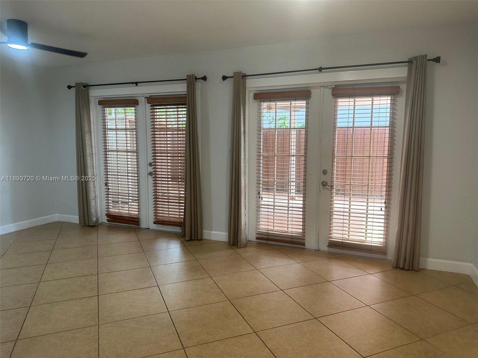 unfurnished Florida room