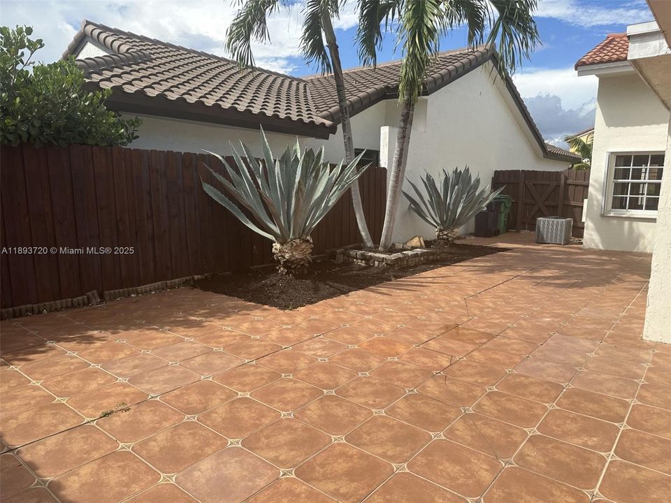 Недавно продано: $619,000 (3 спален, 2 ванн, 1491 Квадратных фут)