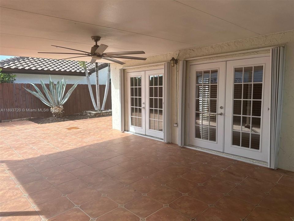 Недавно продано: $619,000 (3 спален, 2 ванн, 1491 Квадратных фут)