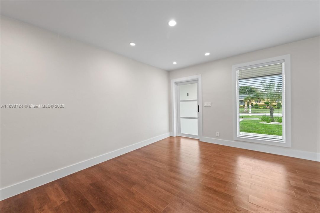 出租: $3,900 (3 贝兹, 2 浴室, 1624 平方英尺)