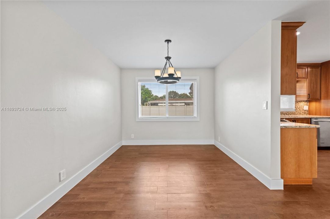 出租: $3,900 (3 贝兹, 2 浴室, 1624 平方英尺)