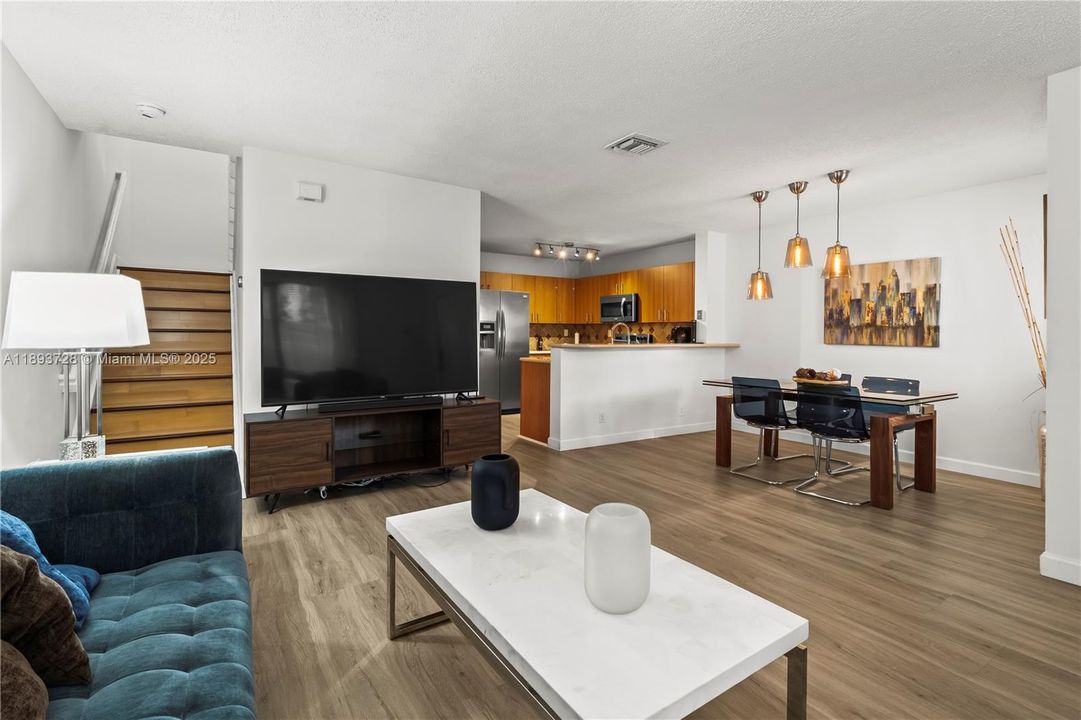 Recently Sold: $369,000 (2 beds, 2 baths, 1153 Square Feet)