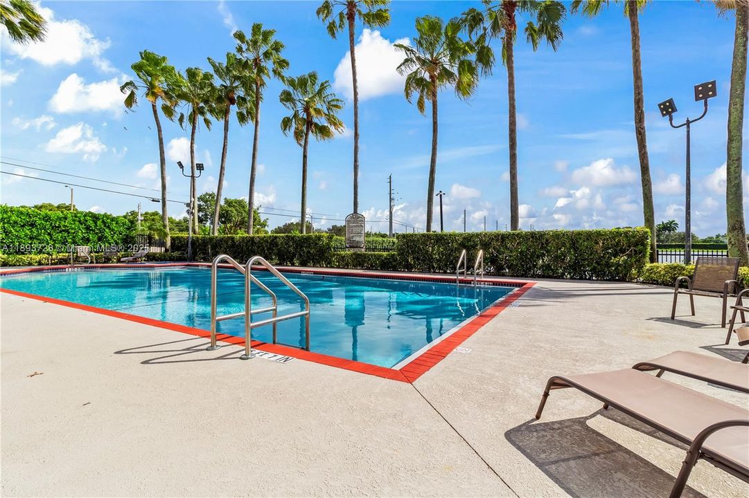 Recently Sold: $369,000 (2 beds, 2 baths, 1153 Square Feet)