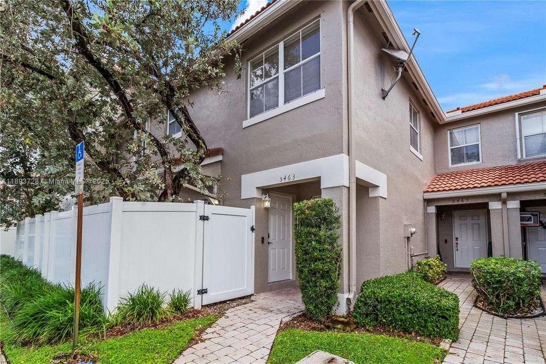 Recently Sold: $369,000 (2 beds, 2 baths, 1153 Square Feet)