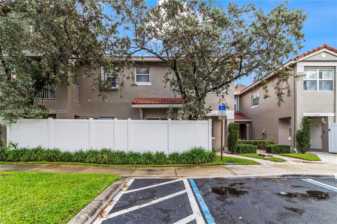 Recently Sold: $369,000 (2 beds, 2 baths, 1153 Square Feet)