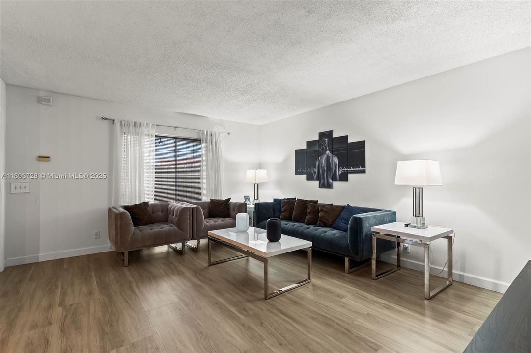 Recently Sold: $369,000 (2 beds, 2 baths, 1153 Square Feet)