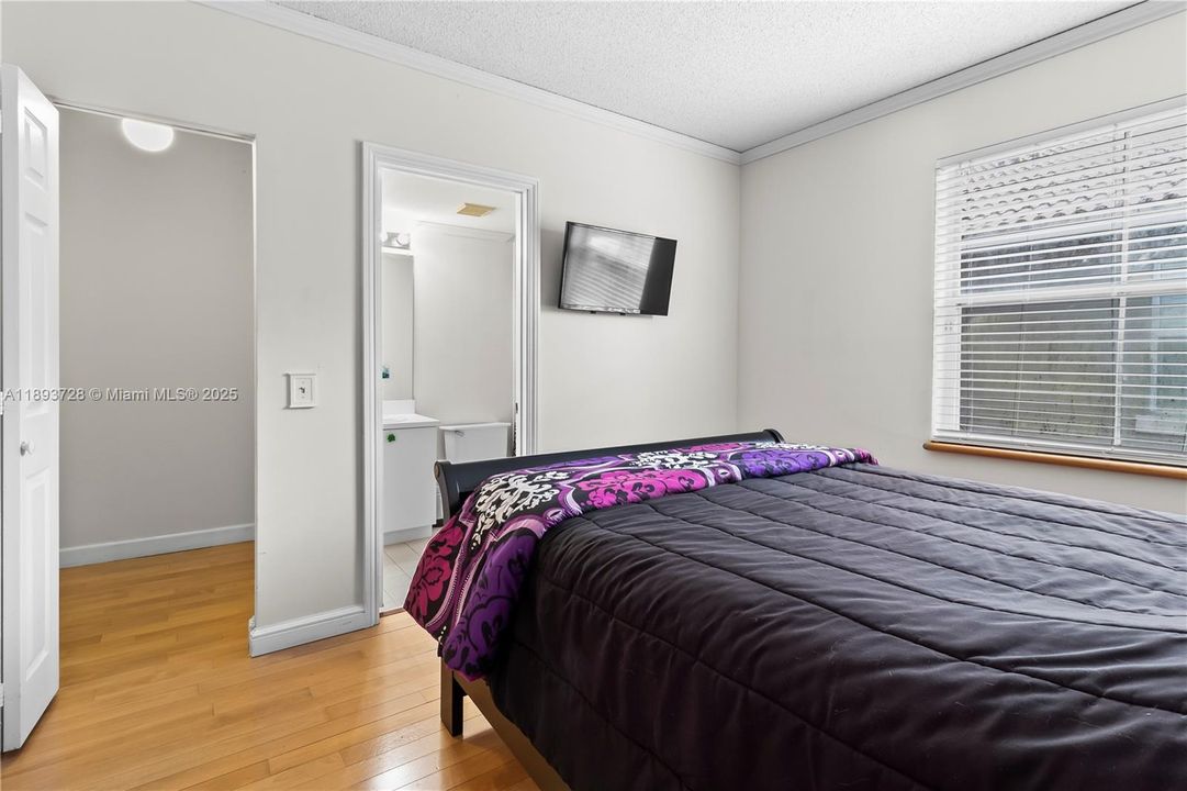 Recently Sold: $369,000 (2 beds, 2 baths, 1153 Square Feet)