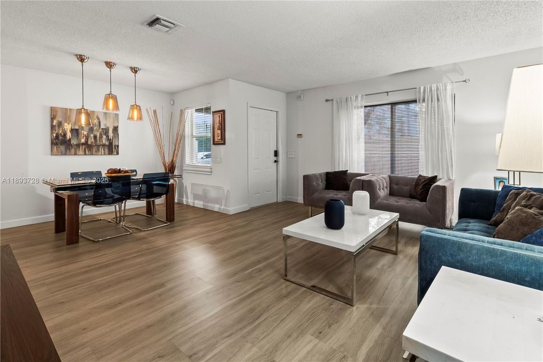 Recently Sold: $369,000 (2 beds, 2 baths, 1153 Square Feet)