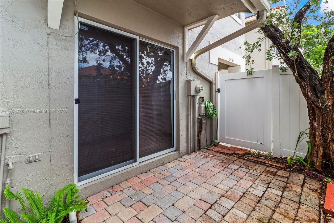 Recently Sold: $369,000 (2 beds, 2 baths, 1153 Square Feet)