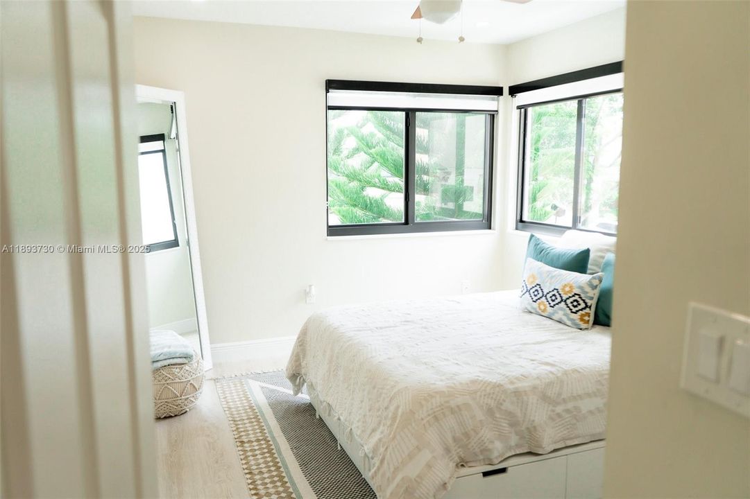 Active With Contract: $3,200 (3 beds, 2 baths, 1425 Square Feet)