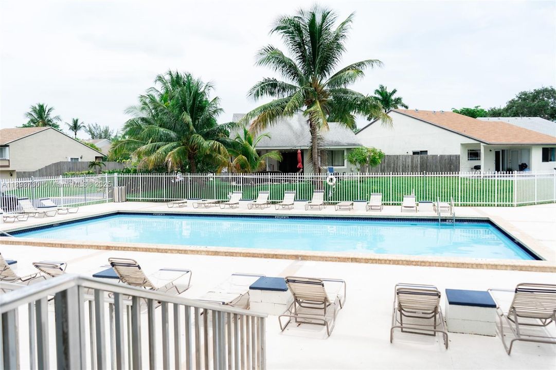 Active With Contract: $3,200 (3 beds, 2 baths, 1425 Square Feet)