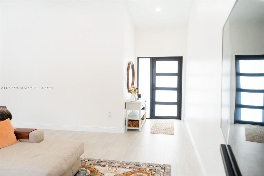 Active With Contract: $3,200 (3 beds, 2 baths, 1425 Square Feet)