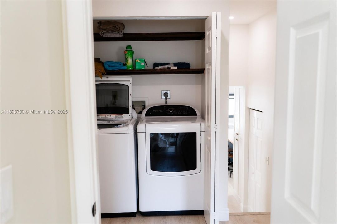 Active With Contract: $3,200 (3 beds, 2 baths, 1425 Square Feet)