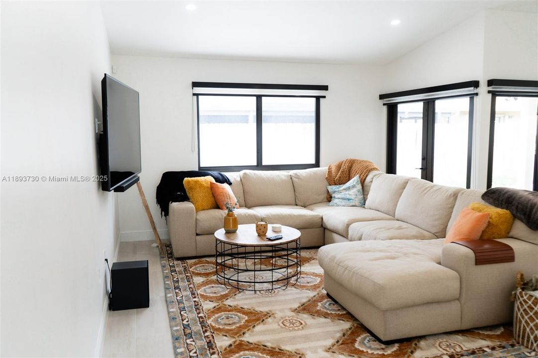 Active With Contract: $3,200 (3 beds, 2 baths, 1425 Square Feet)