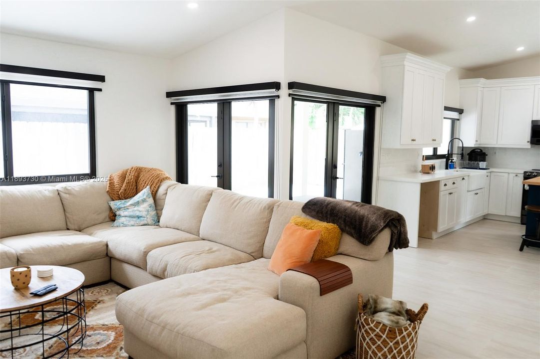 Active With Contract: $3,200 (3 beds, 2 baths, 1425 Square Feet)