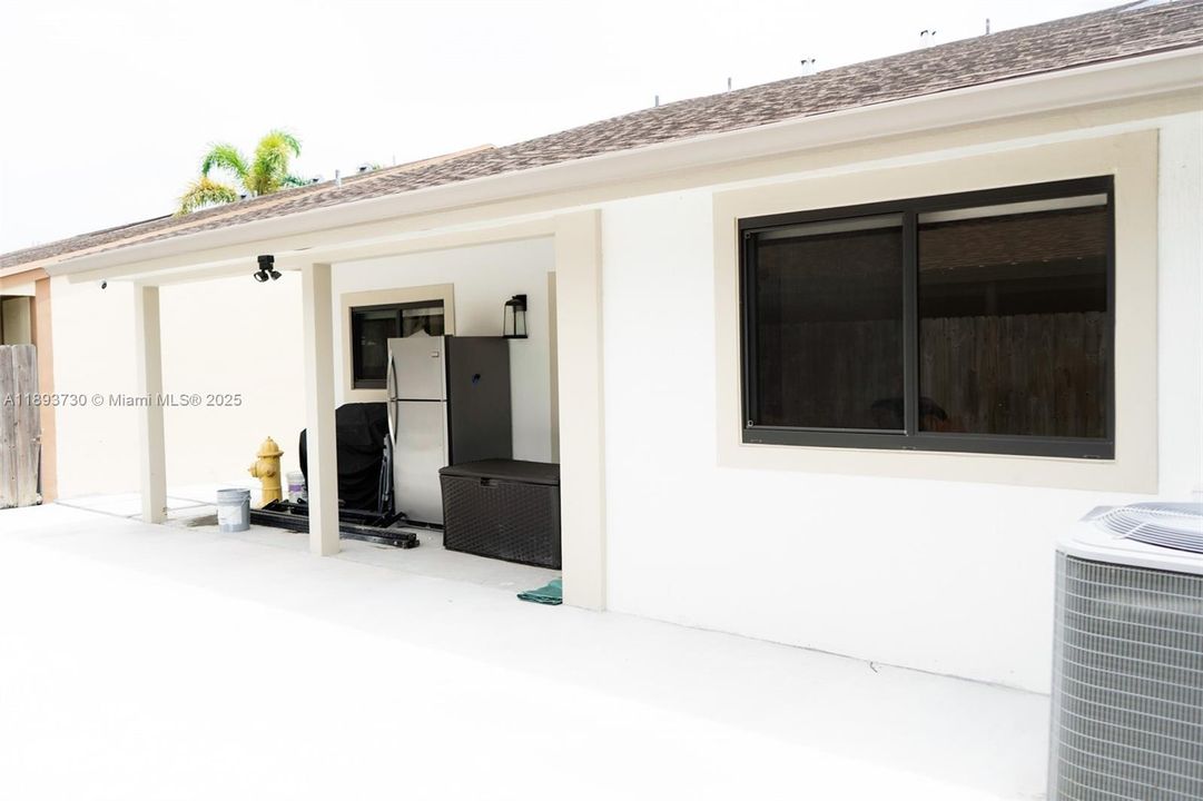 Active With Contract: $3,200 (3 beds, 2 baths, 1425 Square Feet)