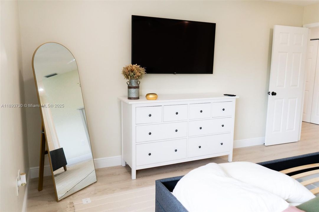 Active With Contract: $3,200 (3 beds, 2 baths, 1425 Square Feet)