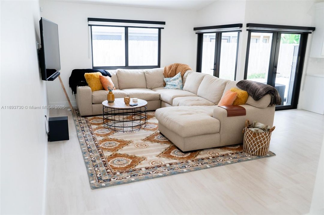 Active With Contract: $3,200 (3 beds, 2 baths, 1425 Square Feet)