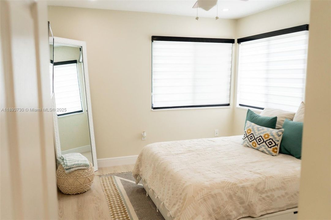 Active With Contract: $3,200 (3 beds, 2 baths, 1425 Square Feet)