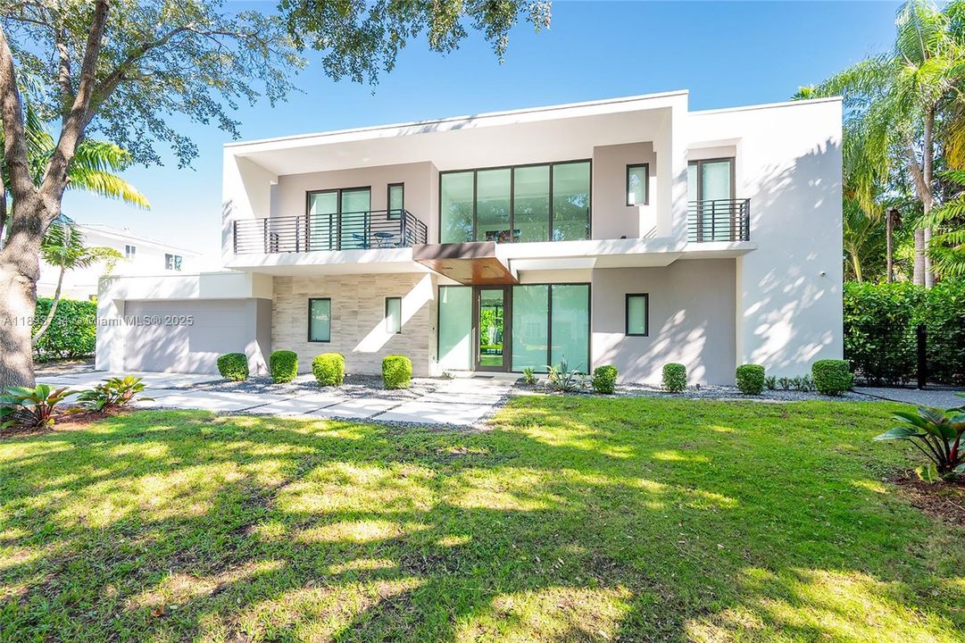 Activo con contrato: $24,000 (5 camas, 5 baños, 3164 Pies cuadrados)