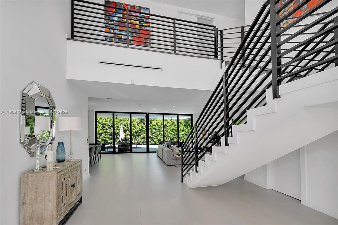 Activo con contrato: $24,000 (5 camas, 5 baños, 3164 Pies cuadrados)