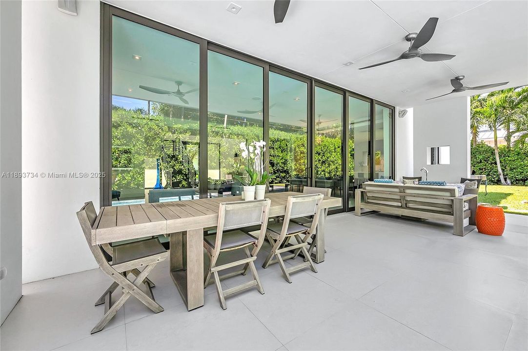 Activo con contrato: $24,000 (5 camas, 5 baños, 3164 Pies cuadrados)