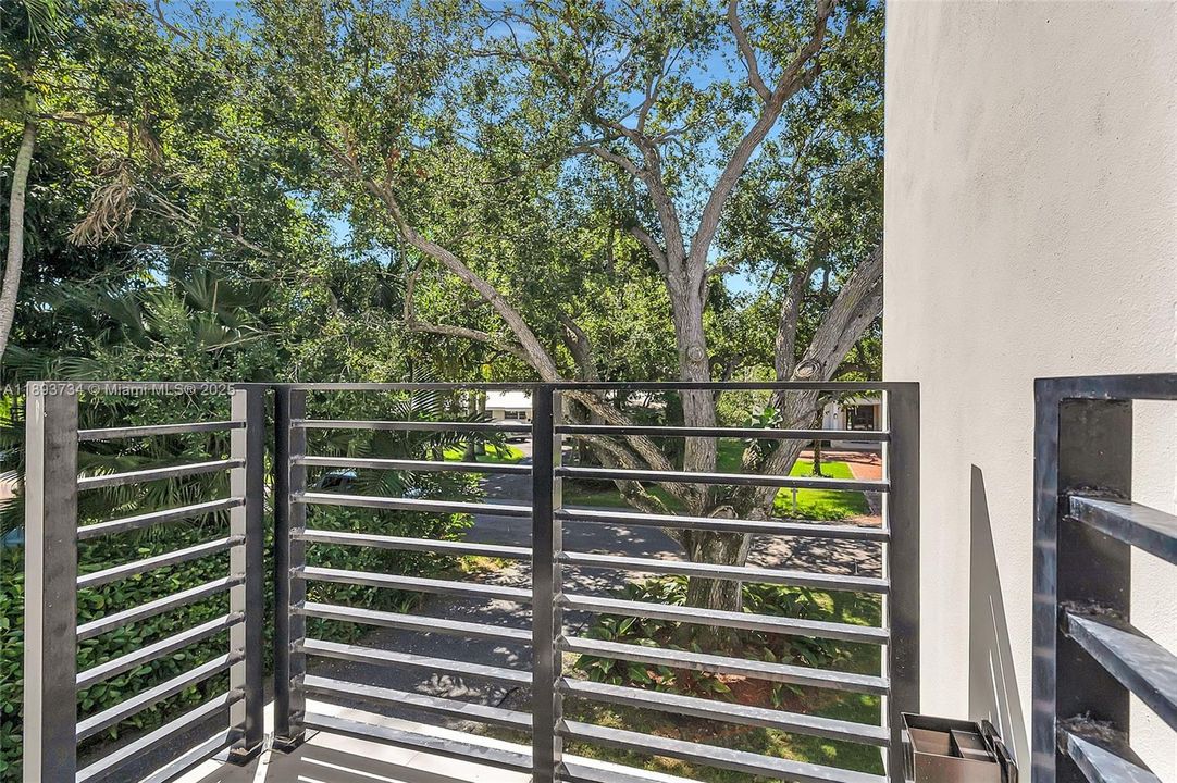 Activo con contrato: $24,000 (5 camas, 5 baños, 3164 Pies cuadrados)