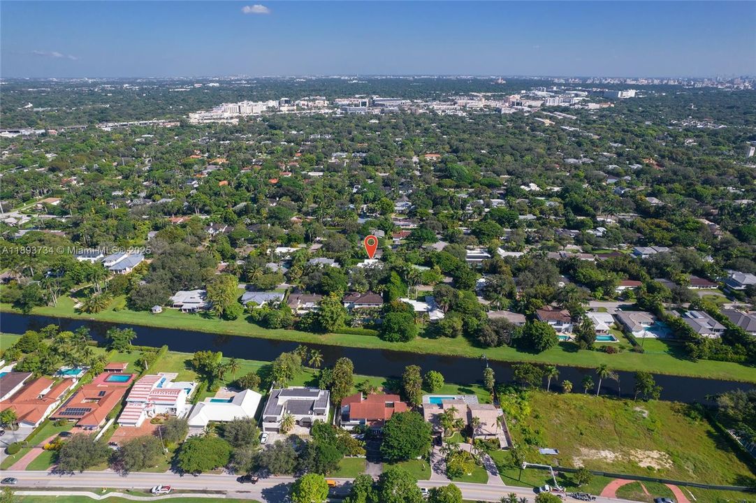 Activo con contrato: $24,000 (5 camas, 5 baños, 3164 Pies cuadrados)