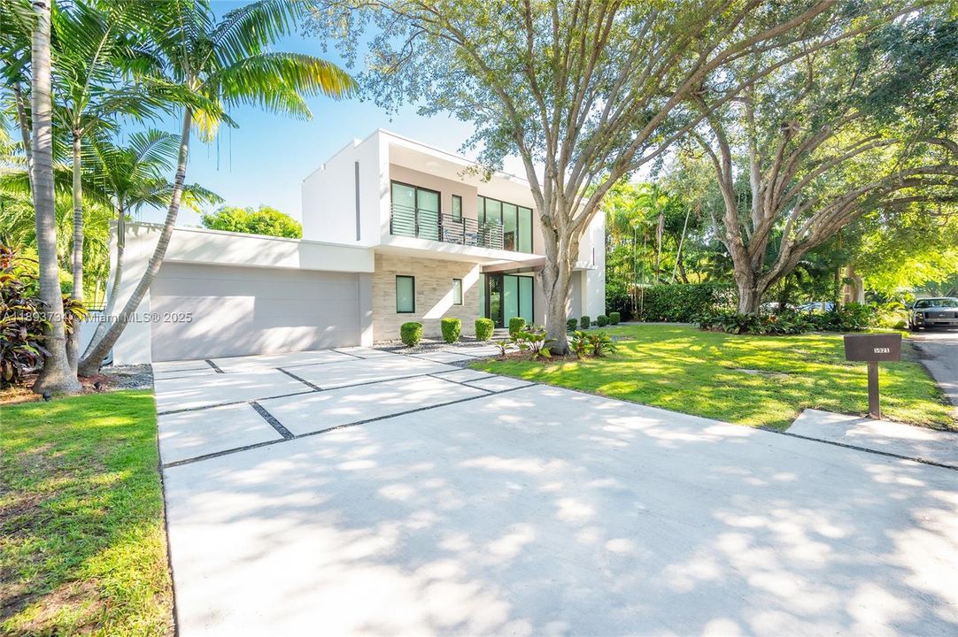 Activo con contrato: $24,000 (5 camas, 5 baños, 3164 Pies cuadrados)