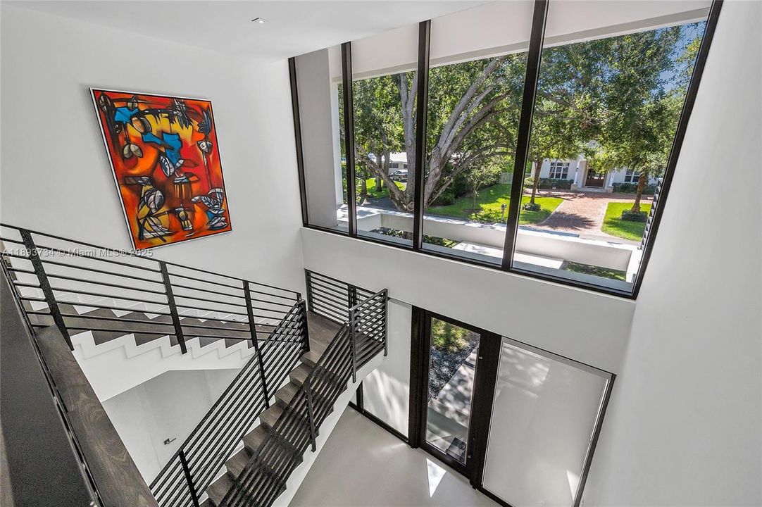 Activo con contrato: $24,000 (5 camas, 5 baños, 3164 Pies cuadrados)