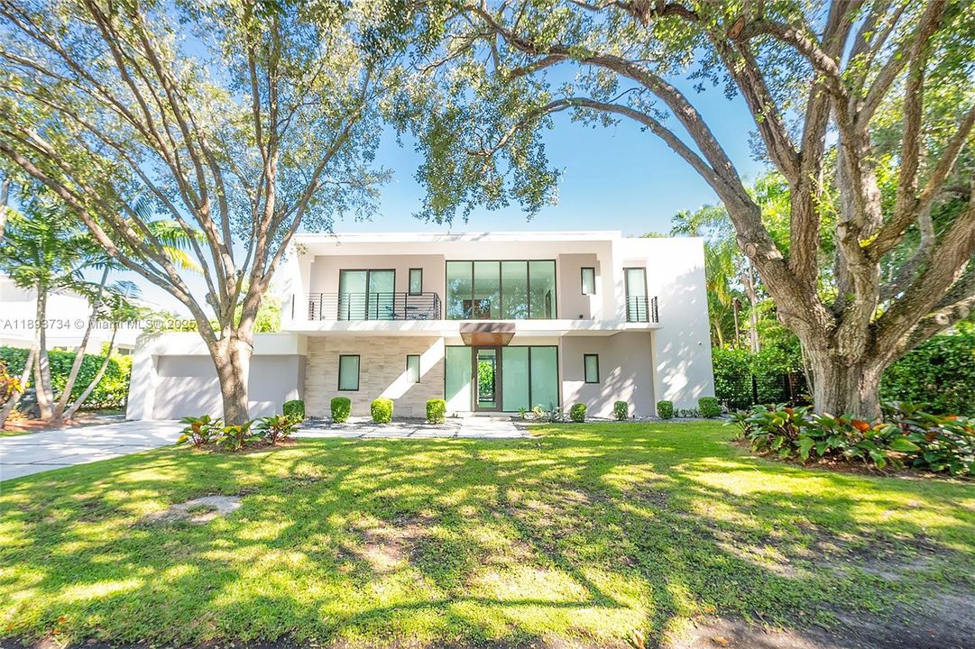 Activo con contrato: $24,000 (5 camas, 5 baños, 3164 Pies cuadrados)