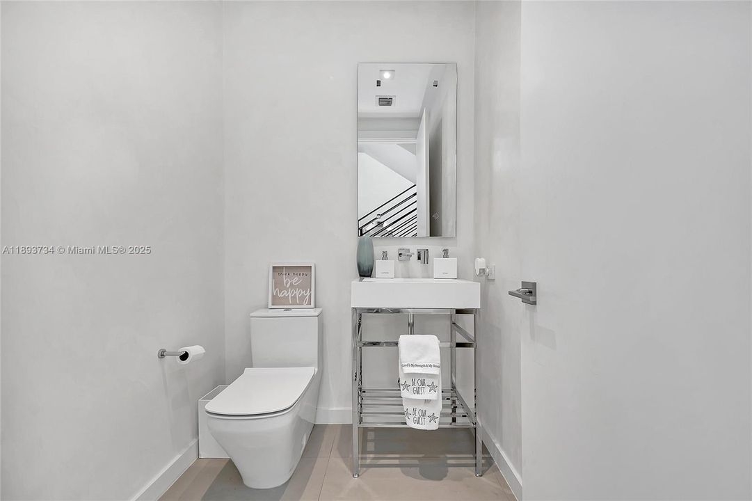 Activo con contrato: $24,000 (5 camas, 5 baños, 3164 Pies cuadrados)