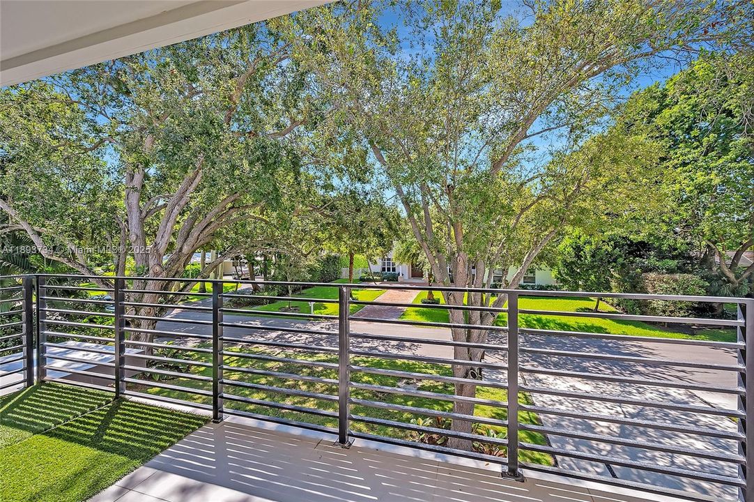 Activo con contrato: $24,000 (5 camas, 5 baños, 3164 Pies cuadrados)