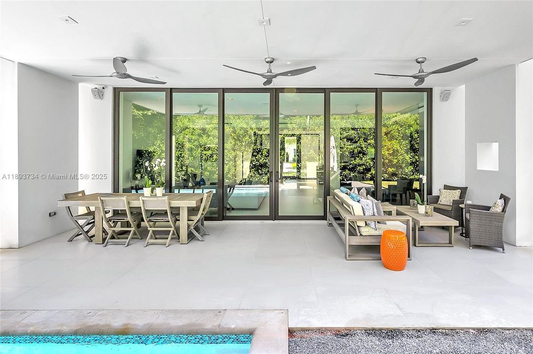 Activo con contrato: $24,000 (5 camas, 5 baños, 3164 Pies cuadrados)