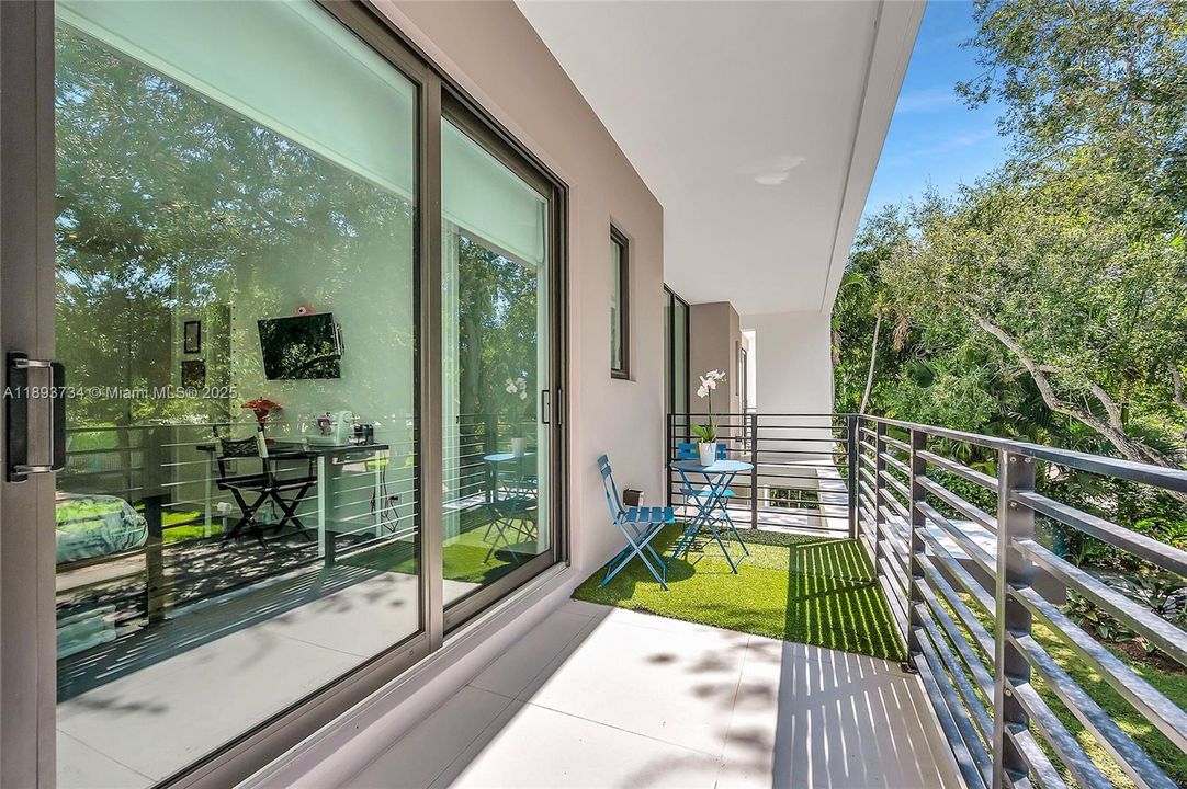 Activo con contrato: $24,000 (5 camas, 5 baños, 3164 Pies cuadrados)