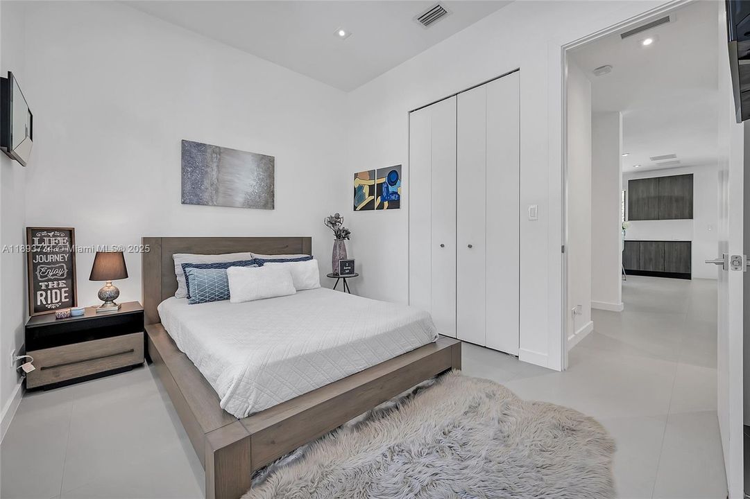 Activo con contrato: $24,000 (5 camas, 5 baños, 3164 Pies cuadrados)