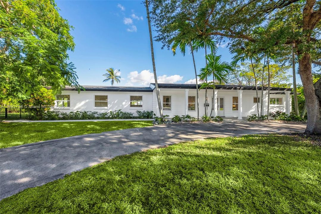 На продажу: $2,600,000 (5 спален, 4 ванн, 2127 Квадратных фут)