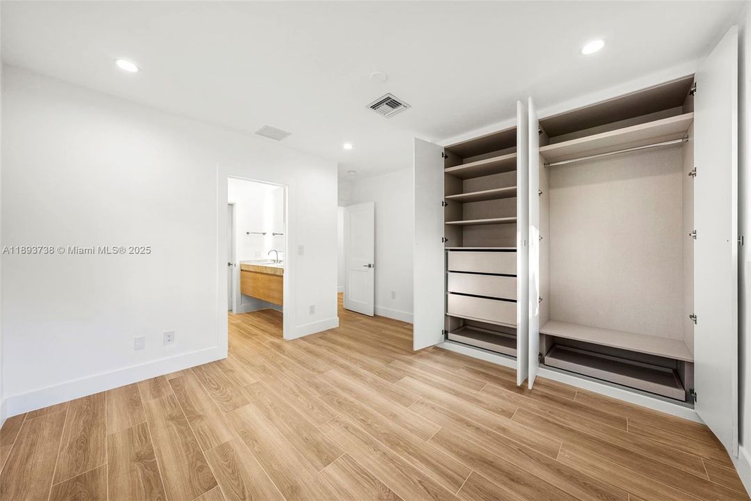 На продажу: $2,600,000 (5 спален, 4 ванн, 2127 Квадратных фут)