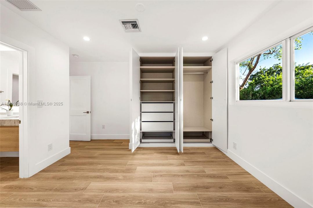 На продажу: $2,600,000 (5 спален, 4 ванн, 2127 Квадратных фут)