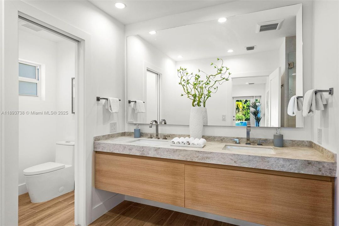 На продажу: $2,600,000 (5 спален, 4 ванн, 2127 Квадратных фут)