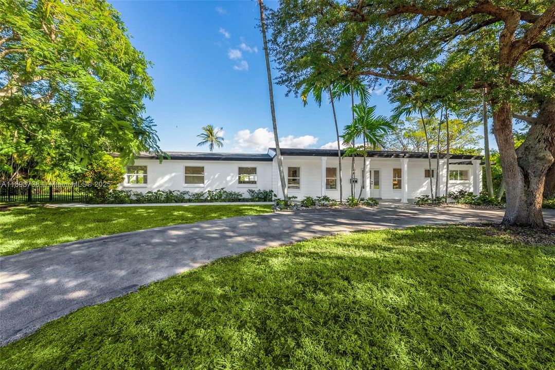 На продажу: $2,600,000 (5 спален, 4 ванн, 2127 Квадратных фут)