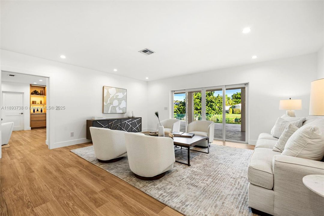 На продажу: $2,600,000 (5 спален, 4 ванн, 2127 Квадратных фут)