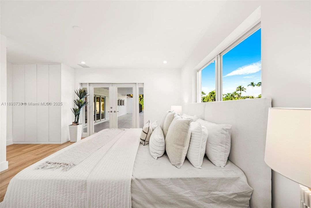 На продажу: $2,600,000 (5 спален, 4 ванн, 2127 Квадратных фут)