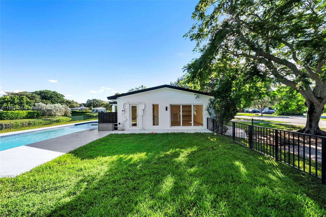 На продажу: $2,600,000 (5 спален, 4 ванн, 2127 Квадратных фут)