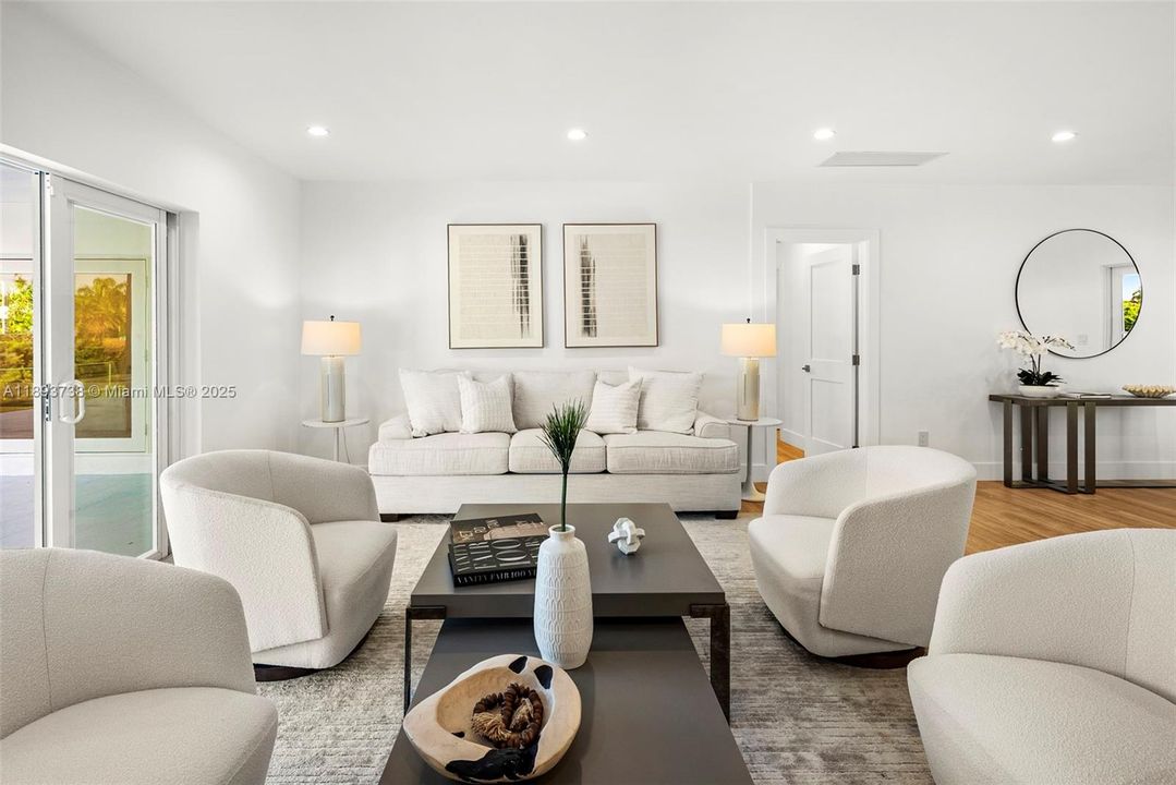 На продажу: $2,600,000 (5 спален, 4 ванн, 2127 Квадратных фут)